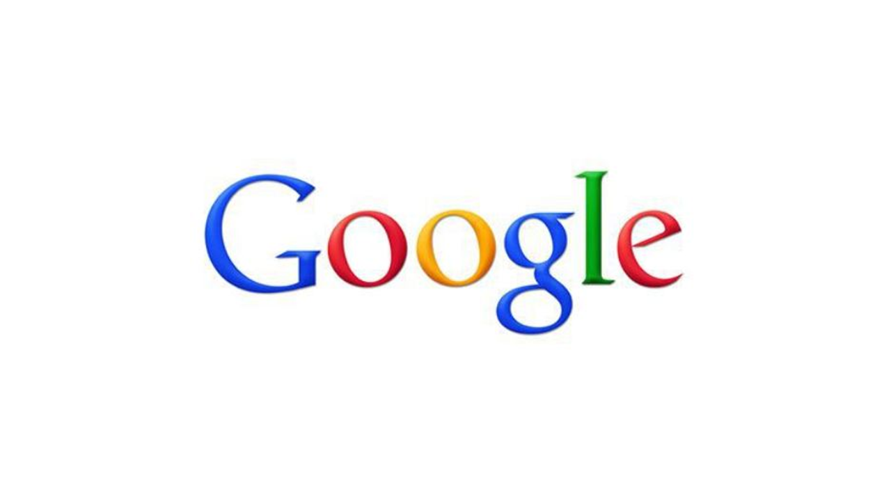 Google Logo 2010 - diese Änderung am Logo war wohl die am wenigsten bewusst wahrgenommene. Der 3D Effekt wurde stark minimiert, da er als nicht mehr zeitgemäß galt. Auch der Schatten verschwand aus dem Logo und die Helligkeit der Farben wurde angepasst.